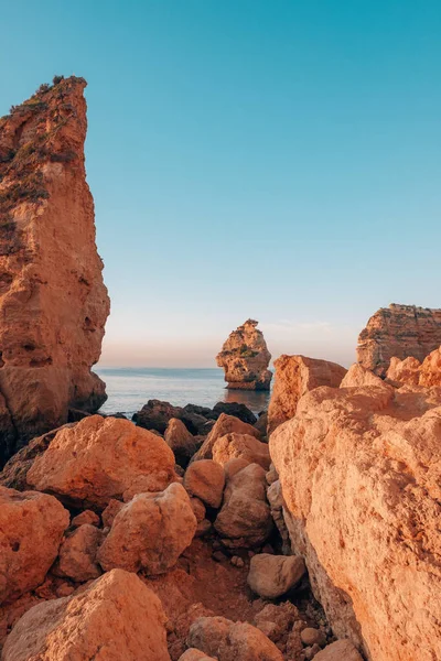 Sabah Marinha Sahili, Lagoa, Algarve, Portekiz. Portekiz 'in en güzel yeri..
