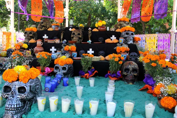 Stock image Jalisco, Mexico - Oct 25 2022: On November 1 and 2, Mexicans make offerings for the Day of the Dead: altars full of colors, flavors and smells that are placed each year to honor the memory 