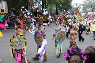 Ciudad de Mexico, Meksika - 29 Ekim 2022 Meksika kültürünün zenginliğini ve geleneklerini kutlamak için Dead Parade Günü, CDMX 'te Reforma Avenue' da büyük bir parti