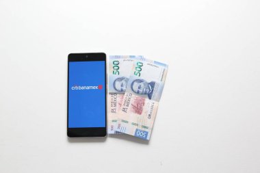 Mexico City, Mexico - 9 Kasım 2022: Citibanamex banka uygulamasındaki mobil bankacılık kullanıcıları bu finansal hizmetin kullanımından şikayet ve talepleri artırdı