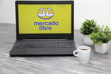 Mexico City, Mexico - 9 Kasım 2022: Elektronik ticaret platformu Mercado Libre yılın üçüncü çeyreğinde toplam gelirinin arttığını bildirdi.