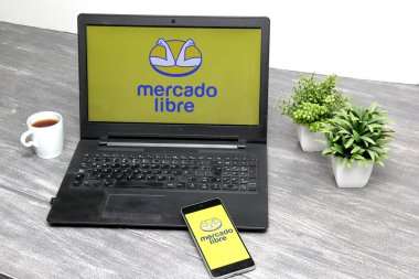 Mexico City, Mexico - 9 Kasım 2022: Elektronik ticaret platformu Mercado Libre yılın üçüncü çeyreğinde toplam gelirinin arttığını bildirdi.