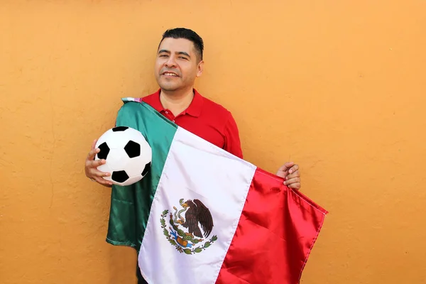 Mexicain Homme Adulte Joue Avec Ballon Football Très Excité Voir — Photo