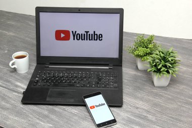 Mexico City, Mexico - 9 Kasım 2022: YouTube, Meksika 'daki Z ve Millennials nesli arasında en geniş erişime sahip küresel bir çevrimiçi video paylaşım platformudur.