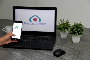 Mexico City, Mexico - 9 Kasım 2022: Grupo Salinas 'lı Banco Azteca, Meksika' daki ailelerin ve şirketlerin finansal gelişimini destekleyen% 100 Meksikalı bir kurum.