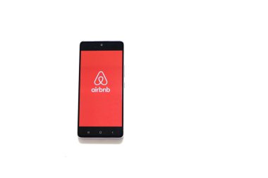 Mexico City, Mexico - 9 Kasım 2022: Airbnb, internet üzerinden ya da akıllı telefonunuzdan ucuz bir şekilde yayınlama, reklam ve rezervasyon uygulaması Mexico City 'ye katılıyor.