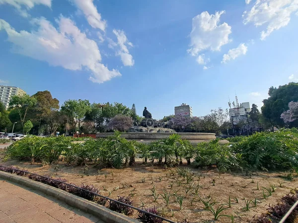 Mexico City, Meksika - 01 Nisan 2023 Mexico City 'deki Cibeles çeşmesi Madrid, İspanya' da bulunan Plaza de Cibeles 'in birebir kopyası. İspanyolca ve Meksikaca arasındaki kardeşlik sembolü