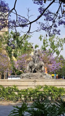 Mexico City, Meksika - 01 Nisan 2023 Mexico City 'deki Cibeles çeşmesi Madrid, İspanya' da bulunan Plaza de Cibeles 'in birebir kopyası. İspanyolca ve Meksikaca arasındaki kardeşlik sembolü