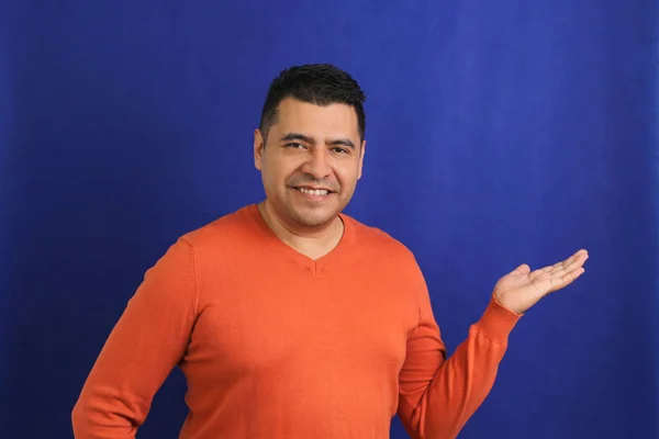 Adult Man Forty Years Old Latino Brunette Orange Sweater Points — Stock Photo, Image