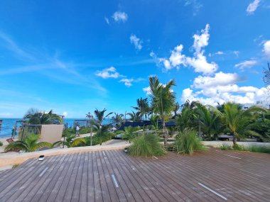 Progreso, Yucatan, Meksika - 23 Kasım 2022: Yarımadanın liman kenti, ikonik uzun rıhtımına yanaşan yolcu gemileri için bir durak. Malecon okyanus kıyısında bir gezinti güvertesidir.