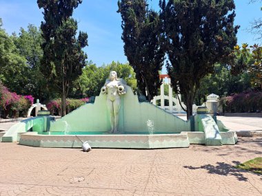 Mexico City, Mexico - 24 Nisan 2023: Condesa mahallesi seçkinleşiyor, yüksek satın alma gücü olan birçok yabancı Meksika başkentinde kalmaya geldi ve şimdi her şey İngilizce.