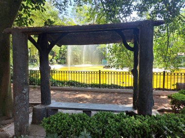 Mexico City, Mexico - 24 Nisan 2023: Condesa mahallesi seçkinleşiyor, yüksek satın alma gücü olan birçok yabancı Meksika başkentinde kalmaya geldi ve şimdi her şey İngilizce.