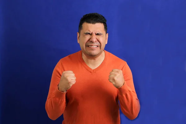 Hombre Latino Años Grita Desesperado Frustrado Angustiado Angustiado —  Fotos de Stock
