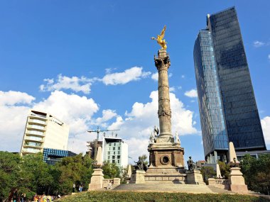 Mexico City, Meksika - 24 Nisan 2023: Bağımsızlık Anıtı, Paseo de la Reforma Bulvarı 'nda bulunan bir onursal sütun.
