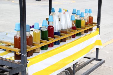 Granita ya da dondurulmuş buz satıcısı, Meksika 'da çeşitli aromalı doğranmış ya da rendelenmiş buzdan (limon, çilek, frenk üzümü) yapılmış hafif bir içecek ya da aperatiftir.