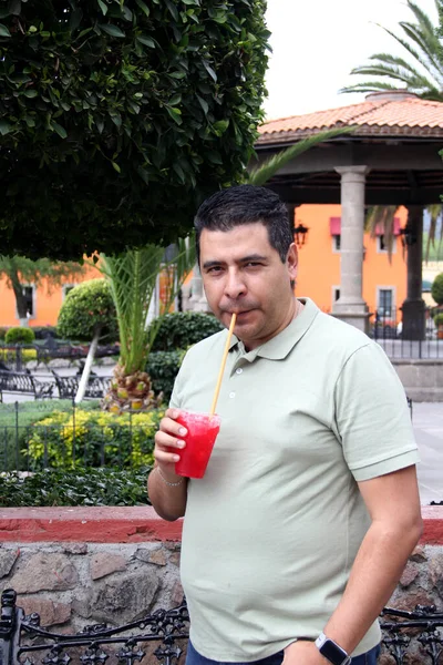 Dark Haired Adult Latino Man Takes Break Relaxes Walk Park — Stock Photo, Image