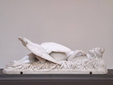 Mexico City, Meksika - 19 Temmuz 2023: Soumaya Müzesi 'ndeki Rodin Dönemi Sergi Salonu Fransız heykeltıraşın en önemli eserleriyle birlikte