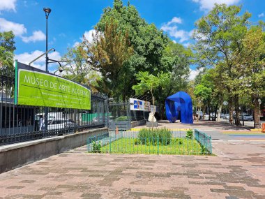 Mexico City, Mexico - 2 Ağustos 2023: Meksika sanatına adanmış Museo de Arte Moderno (MAM) kültür mekanında heykeller, Paseo de la Reforma 'da, Bosque de Chapultepec' in içinde