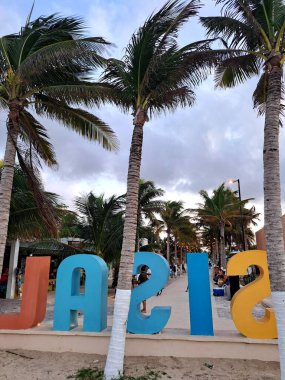 Sisal, Yucatan, Meksika - 20 Kasım 2022: Meksika Körfezi 'ndeki bir Meksika limanında tatil yapmak için Pueblo Magico