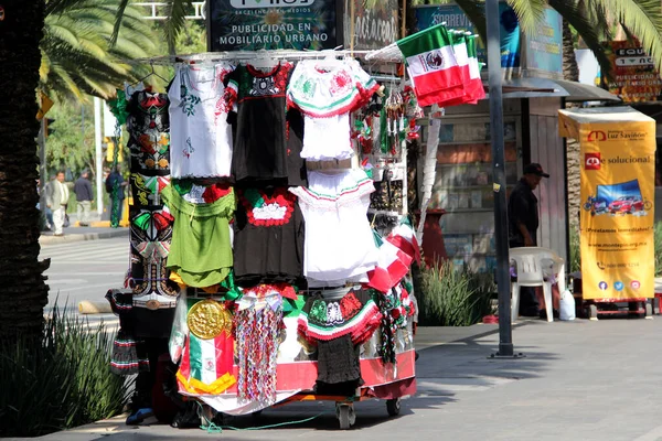Mexiko Stadt Mexiko September 2023 Straßenstand Mit Mexikanischen Trikolore Flaggen — Stockfoto