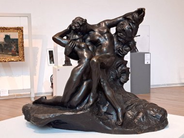 Mexico City, Meksika - 19 Temmuz 2023: Soumaya Müzesi 'ndeki Rodin Dönemi Sergi Salonu Fransız heykeltıraşın en önemli eserleriyle birlikte