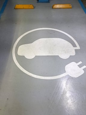 Mexico City, Mexico - 6 Eylül 2023: BMW ve Nissan Google Maps 'te Nissan Zero Emission adı verilen elektrikli ve hibrit araçlar için şarj noktaları eklediler