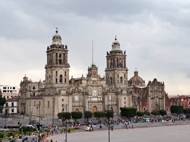 Mexico City, Mexico - 6 Eylül 2023: Plaza de la Constitucion 'daki Metropolitan Katedrali, Dünya Mirası Zocalo