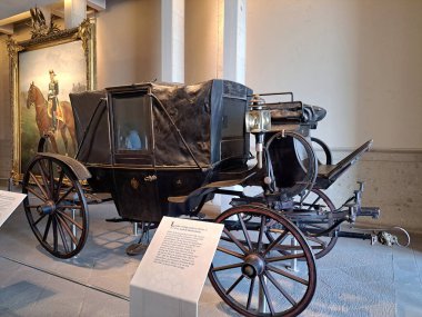 Mexico City, Mexico - 9 Ağustos 2023: Carriage Hall of the National Museum of History Chapultepec Castle bir taşıma eviydi ve şu anda Alcazar 'ın girişi konumundadır.