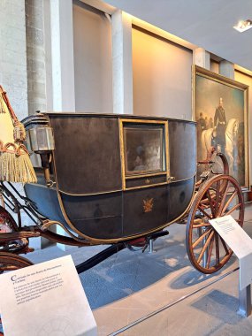 Mexico City, Mexico - 9 Ağustos 2023: Carriage Hall of the National Museum of History Chapultepec Castle bir taşıma eviydi ve şu anda Alcazar 'ın girişi konumundadır.