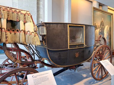 Mexico City, Mexico - 9 Ağustos 2023: Carriage Hall of the National Museum of History Chapultepec Castle bir taşıma eviydi ve şu anda Alcazar 'ın girişi konumundadır.
