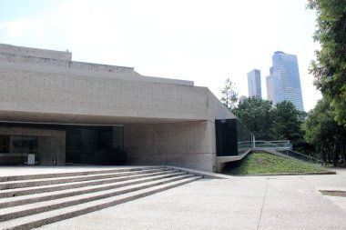Mexico City, Mexico - 2 Ağustos 2023: Bosque de Chapultepec içindeki Rufino Tamayo Müzesi ulusal ve uluslararası modern ve çağdaş sanat eserlerini sunar.