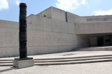 Mexico City, Mexico - 2 Ağustos 2023: Bosque de Chapultepec içindeki Rufino Tamayo Müzesi ulusal ve uluslararası modern ve çağdaş sanat eserlerini sunar.