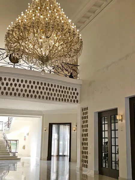 Mexico City, Mexico - 7 Şubat 2024: Başkanın ikametgahı Los Pinos Kültür Kompleksi Chapultepec Ormanı içinde halka açık bir alandır.