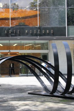 Mexico City, Mexico - 2 Ağustos 2023: Modern Sanatlar Müzesi Heykel Bahçesi (MAM) Chapultepec Ormanı 'nın doğal ortamında keşfedilecek ve keşfedilecek bir kamusal alan.