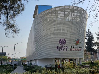 Mexico City, Mexico - 28 Şubat 2024: Barco Utopia in Iztapalapa, Interactive Sanal Akvaryumu olan kültürel, eğitici ve eğlence amaçlı bir kompleks.