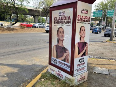 Mexico City, Mexico - 24 Nisan 2024: Haziran seçimleri için başkanlık siyasi kampanyası, Morena Partisi adayı Claudia Sheinbaum 'u gösteriyor