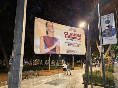 Mexico City, Mexico - 24 Nisan 2024: Haziran seçimleri için başkanlık siyasi kampanyası, Morena Partisi adayı Claudia Sheinbaum 'u gösteriyor