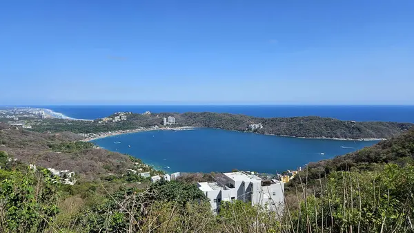 stock image Acapulco de Jurez in the Mexican state Guerrero is one of the main tourist destinations in Mexico, famous for its beaches and nightlife