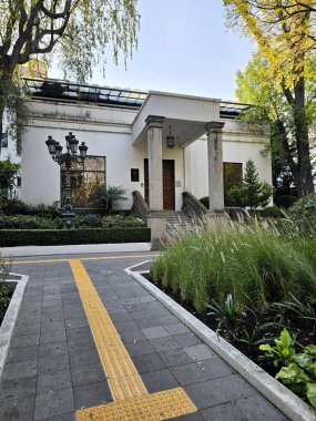 Mexico City, Mexico - 7 Şubat 2024: Başkan 'ın ikamet ettiği Los Pinos Kültür Kompleksi, CDMX' teki Chapultepec Ormanı içinde halka açık bir alandır.