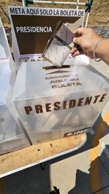 Mexico City, Mexico - 2 Haziran 2024 Meksika cumhurbaşkanlığı seçimi günü Morena partisi Claudia Sheibaum ile kazandı.