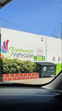 Meksika Eyaleti, Meksika - 18 Haziran 2024: Araç doğrulamasının, atmosfer kirliliğinin yüksek oranlarını azaltmaya çalışan kirletici emisyonları bilmesi için onaylanması