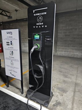 Mexico City, Mexico - 28 Mayıs 2024: Daha sürdürülebilir kalkınma için VEMO Şarj Ağı