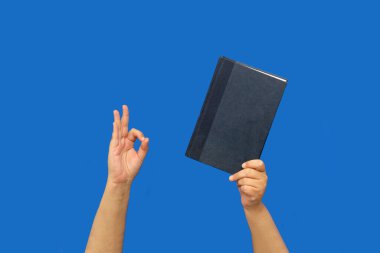 Okuma dili geliştirme, konsantrasyonu güçlendirme, hayal gücünü besleme, sözlü ve yazılı ifadeyi geliştirme avantajına sahiptir.