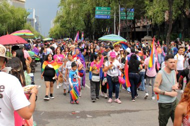 Mexico City, Mexico - 29 Haziran 2024: LGBT + Pride March, Reforma Bulvarı 'nda her yıl gerçekleşen bir festival gösterisidir.
