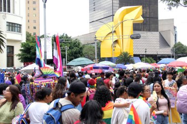 Mexico City, Mexico - 29 Haziran 2024: LGBT + Pride March, Reforma Bulvarı 'nda her yıl gerçekleşen bir festival gösterisidir.