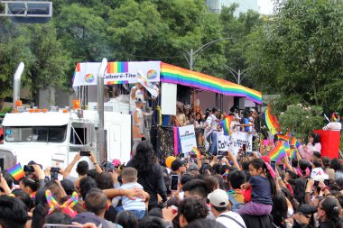 Mexico City, Mexico - 29 Haziran 2024: LGBT + Pride March, Reforma Bulvarı 'nda her yıl gerçekleşen bir festival gösterisidir.