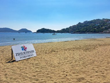 Zihuatanejo, Guerrero, Meksika - 30 Ekim 2023: Büyülü Zihuatanejo kasabasının sahil yolu heykelleri, Meksika 'nın Pasifik kıyısında Ixtapa yakınlarında, plajları ile tanınan turistik şehir
