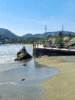 Zihuatanejo, Guerrero, Meksika - 30 Ekim 2023: Büyülü Zihuatanejo kasabasının sahil yolu heykelleri, Meksika 'nın Pasifik kıyısında Ixtapa yakınlarında, plajları ile tanınan turistik şehir