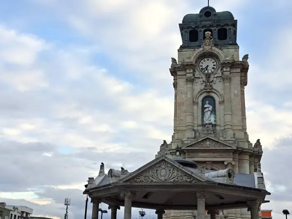 stock image Pachuca de Soto, Hidalgo, Mexico - Aug 16 2023: The Monumental Clock of Pachuca, is a tower clock located in the capital of the state of Hidalgo, Mexico