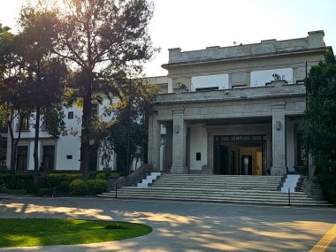Mexico City, Mexico - 7 Şubat 2024: Eskiden Meksika Cumhurbaşkanı 'nın resmi konutu olan Los Pinos Kültür Kompleksi, Chapultepec Ormanı' nda halka açıktır.